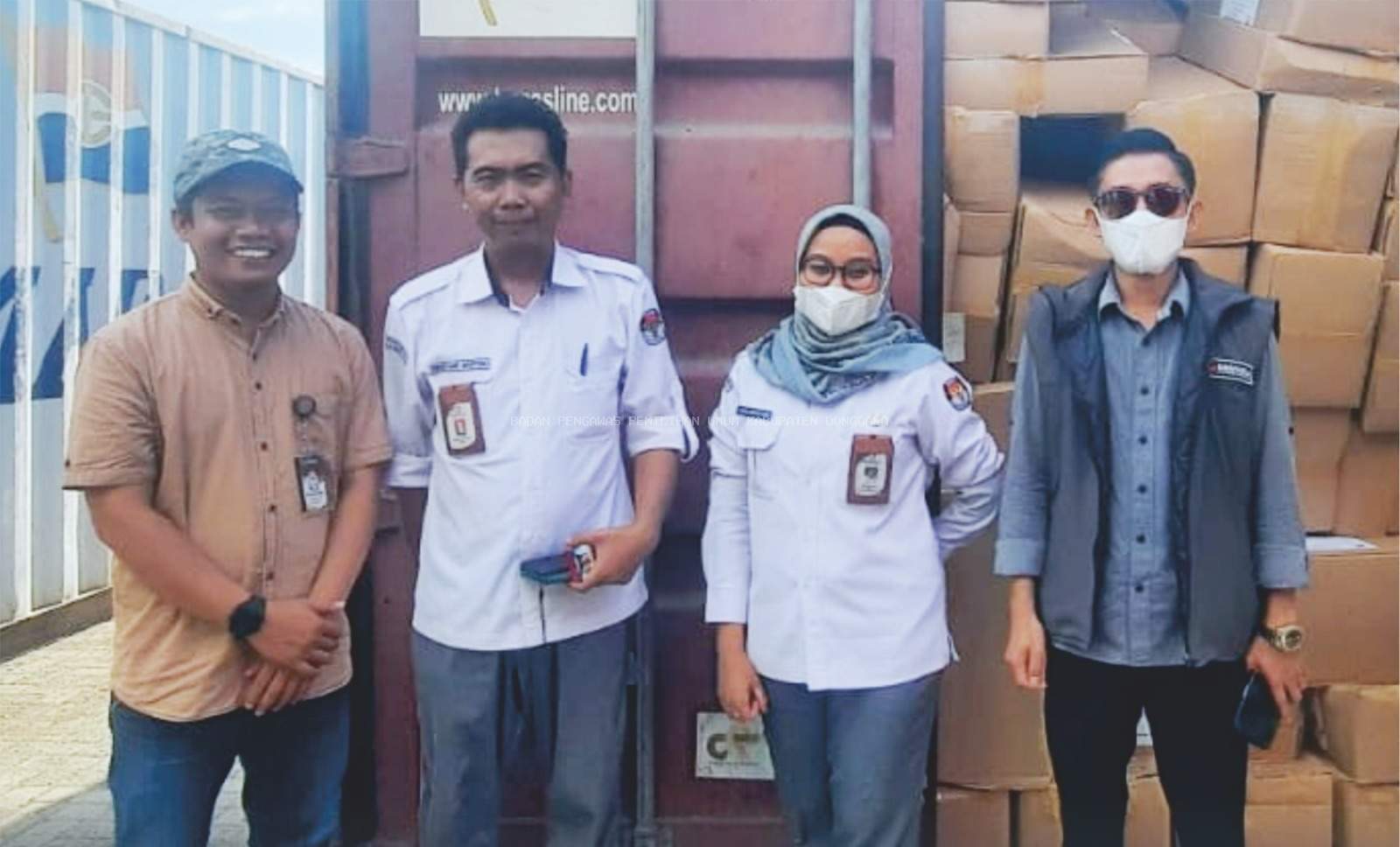 Bawaslu Donggala Lakukan Pengawasan Melekat Kedatangan Logistik Pemilu Di Pelabuhan Pantoloan Depo Meratus