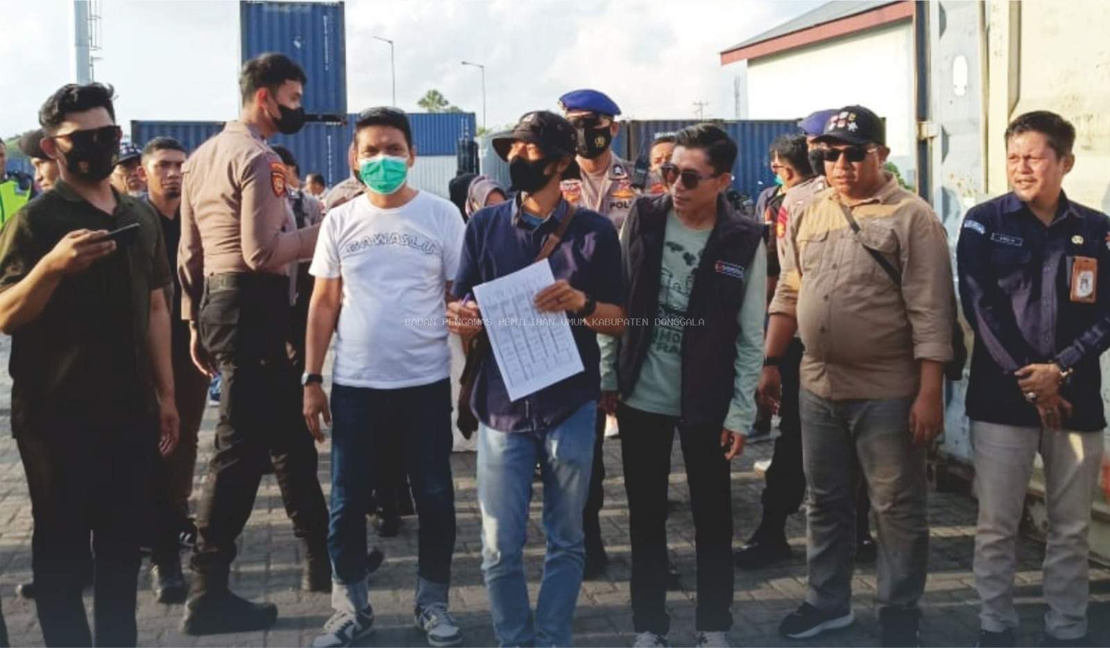 Bawaslu Donggala Lakukan Pengawasan Secara Intens Kedatangan Logistik Pemilu Di Pelabuhan Pantoloan Kota Palu