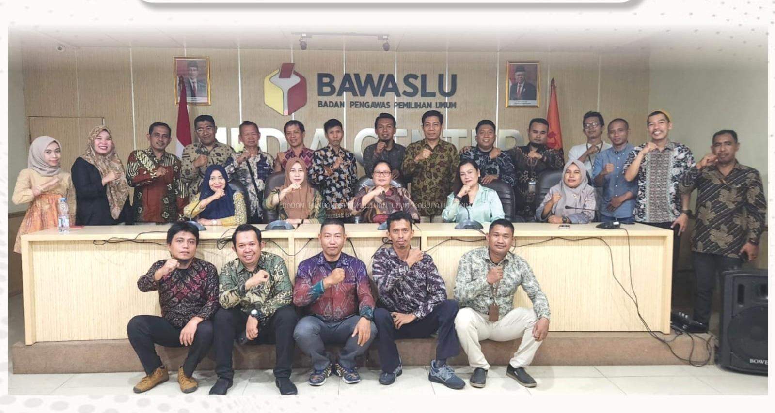 PENYERAHAN LAPORAN AKHIR PENGAWASAN PENYUSUNAN DAFTAR PEMILIH KE BAWASLU RI