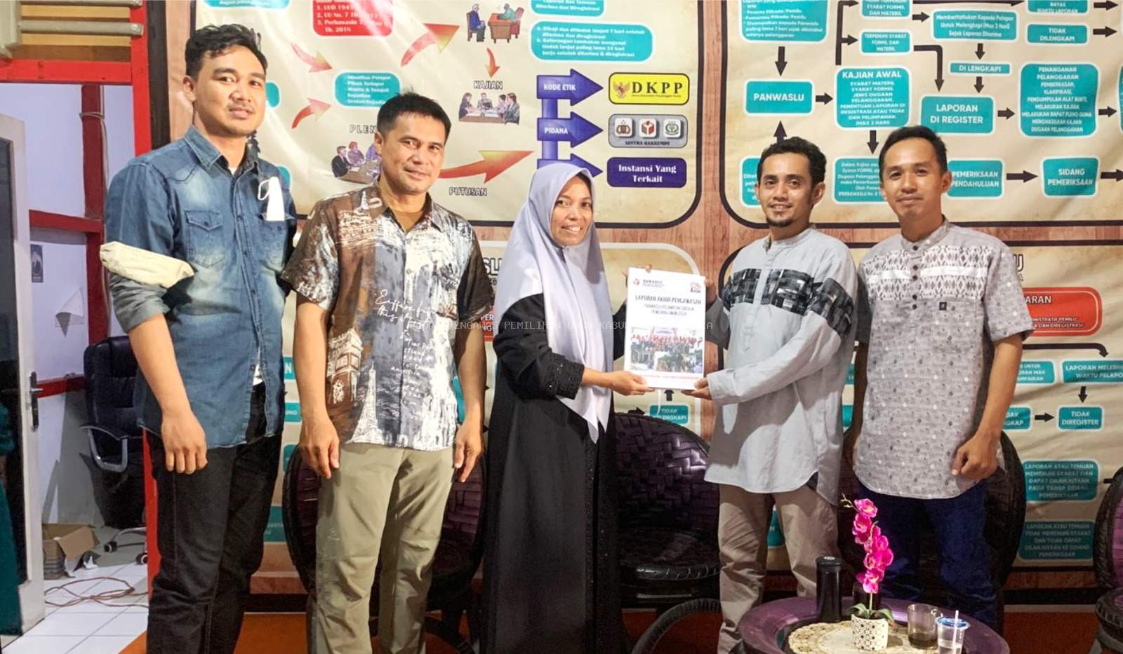 Peserta Panwascam Existing Lakukan Pendaftaran dan Penyerahan Laporan Akhir Terkait Hasil Kinerja Pengawasan Pemilu 2024