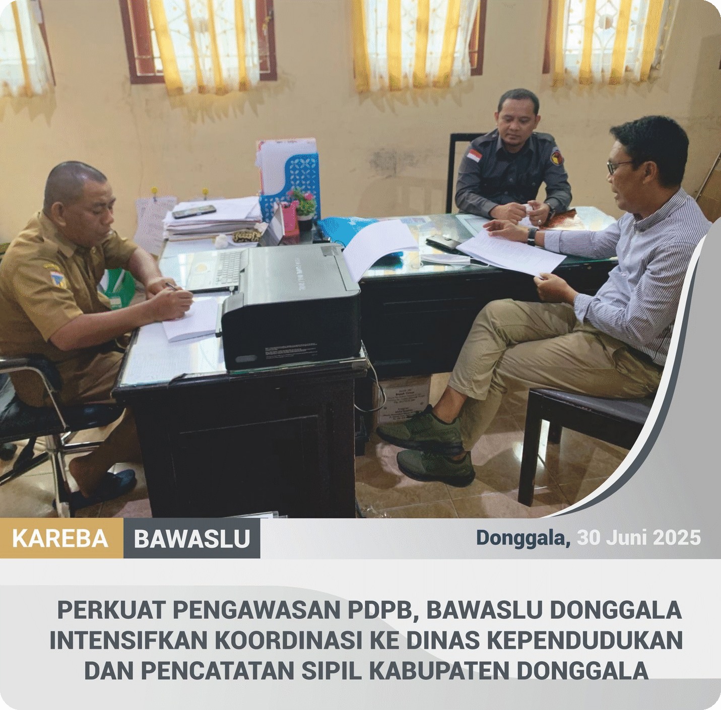 perkuat pengawasan progres Pemutakhiran Data Pemilih Berkelanjutan (PDPB), Bawaslu Donggala melakukan kunjungan koordinasi ke Dinas Kependudukan dan Pencatatan Sipil (Disdukcapil) Kabupaten Donggala, Senin (30/6/2025).