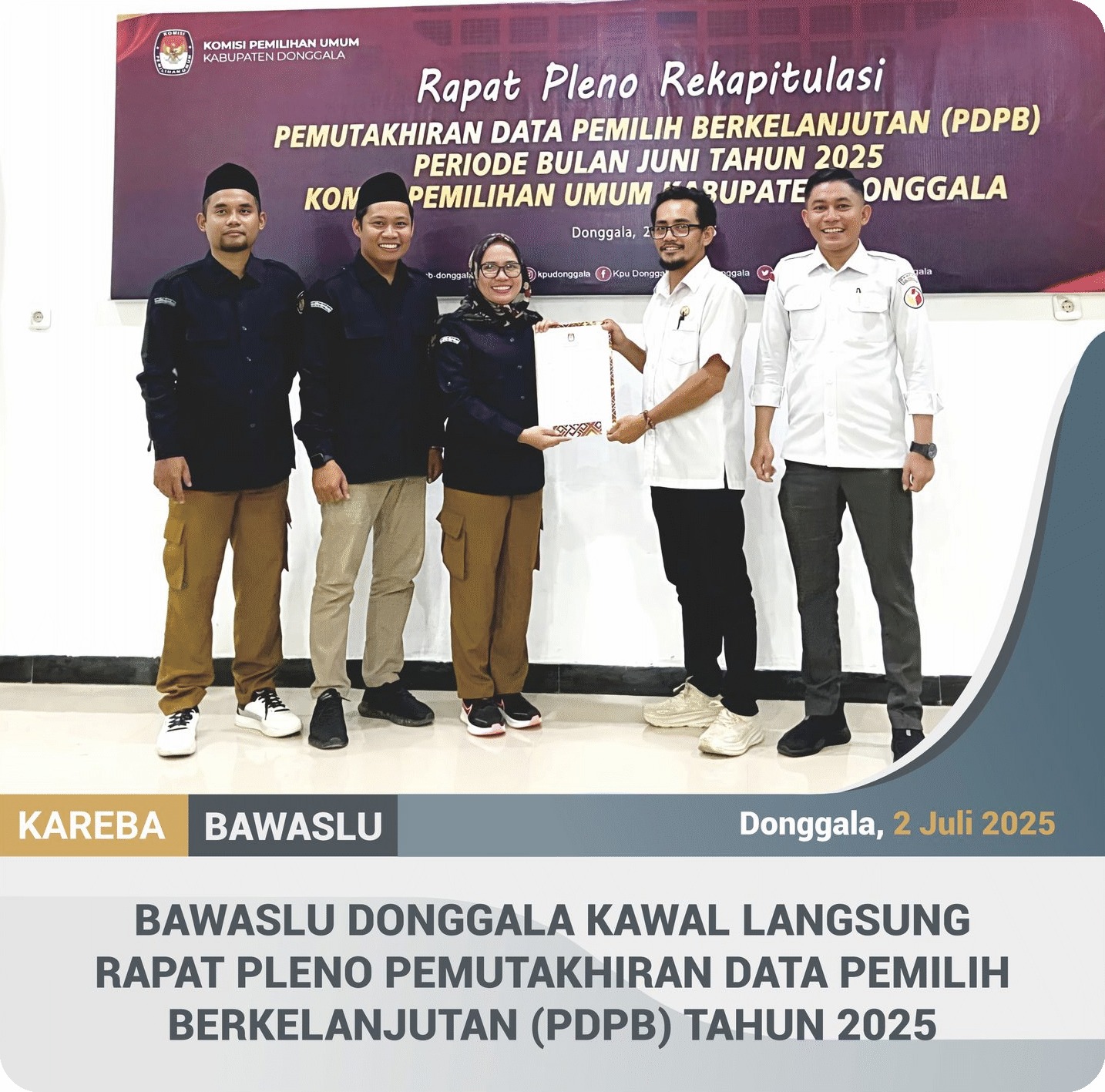  Ketua, Anggota, Kasubag serta sekretariat Bawaslu Donggala turut serta dalam Rapat Pleno Terbuka Rekapitulasi dan Penetapan Pemutakhiran Data Pemilih Berkelanjutan (PDPB) Tahun 2025. Kegiatan digelar oleh KPU Kabupaten Donggala yang berlangsung di ruang rapat kantor KPU pada, Rabu (2/7/2025).