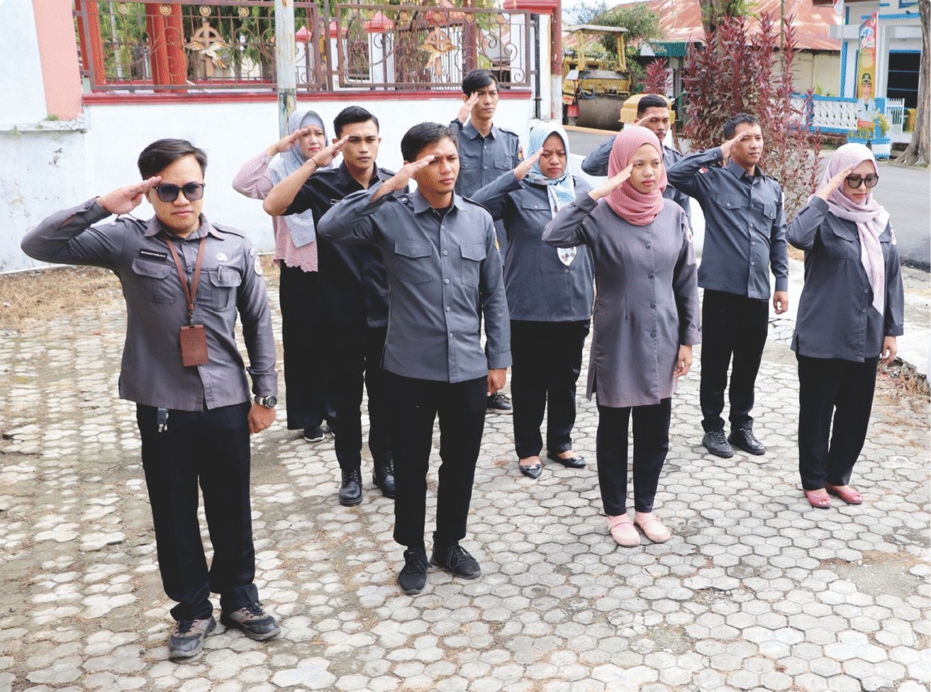 Bawaslu Donggala gelar apel pagi yang menjadi momentum perkuat disiplin, kekompakan, serta meneguhkan nilai kebersamaan di lingkungan kerj