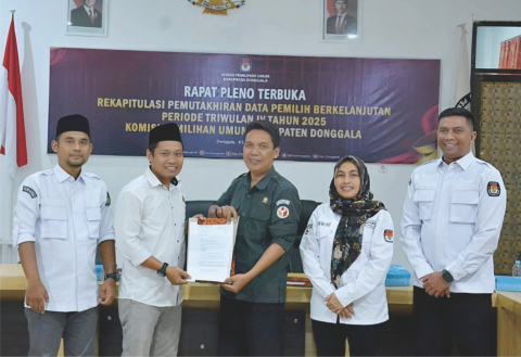 Bawaslu Donggala Awasi Rapat Pleno PDPB Triwulan IV Tahun 2025