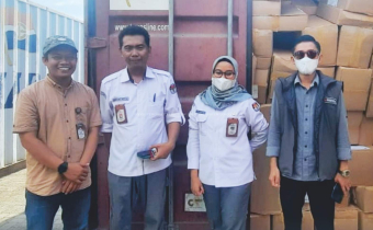 Bawaslu Donggala Lakukan Pengawasan Melekat Kedatangan Logistik Pemilu Di Pelabuhan Pantoloan Depo Meratus