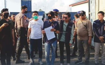 Bawaslu Donggala Lakukan Pengawasan Secara Intens Kedatangan Logistik Pemilu Di Pelabuhan Pantoloan Kota Palu