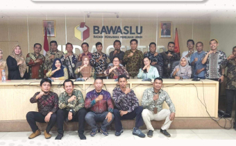 PENYERAHAN LAPORAN AKHIR PENGAWASAN PENYUSUNAN DAFTAR PEMILIH KE BAWASLU RI