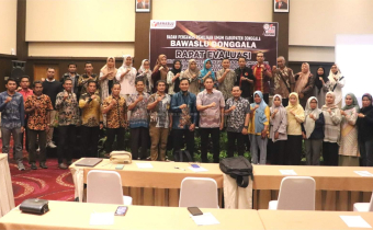 Optimalisasi Integritas Jajaran Sekretariat Bawaslu Donggala Gelar Rapat Evaluasi Pengelolaan Keuangan